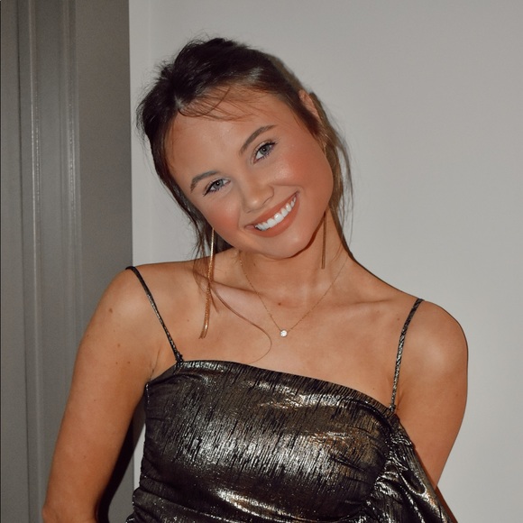 Meet your Posher, Cati Beth - Picture 3 of 8